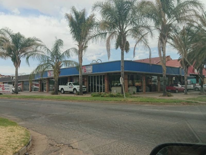 Large Commercial Property for SALE in Klerksdorp Central - Photo 1