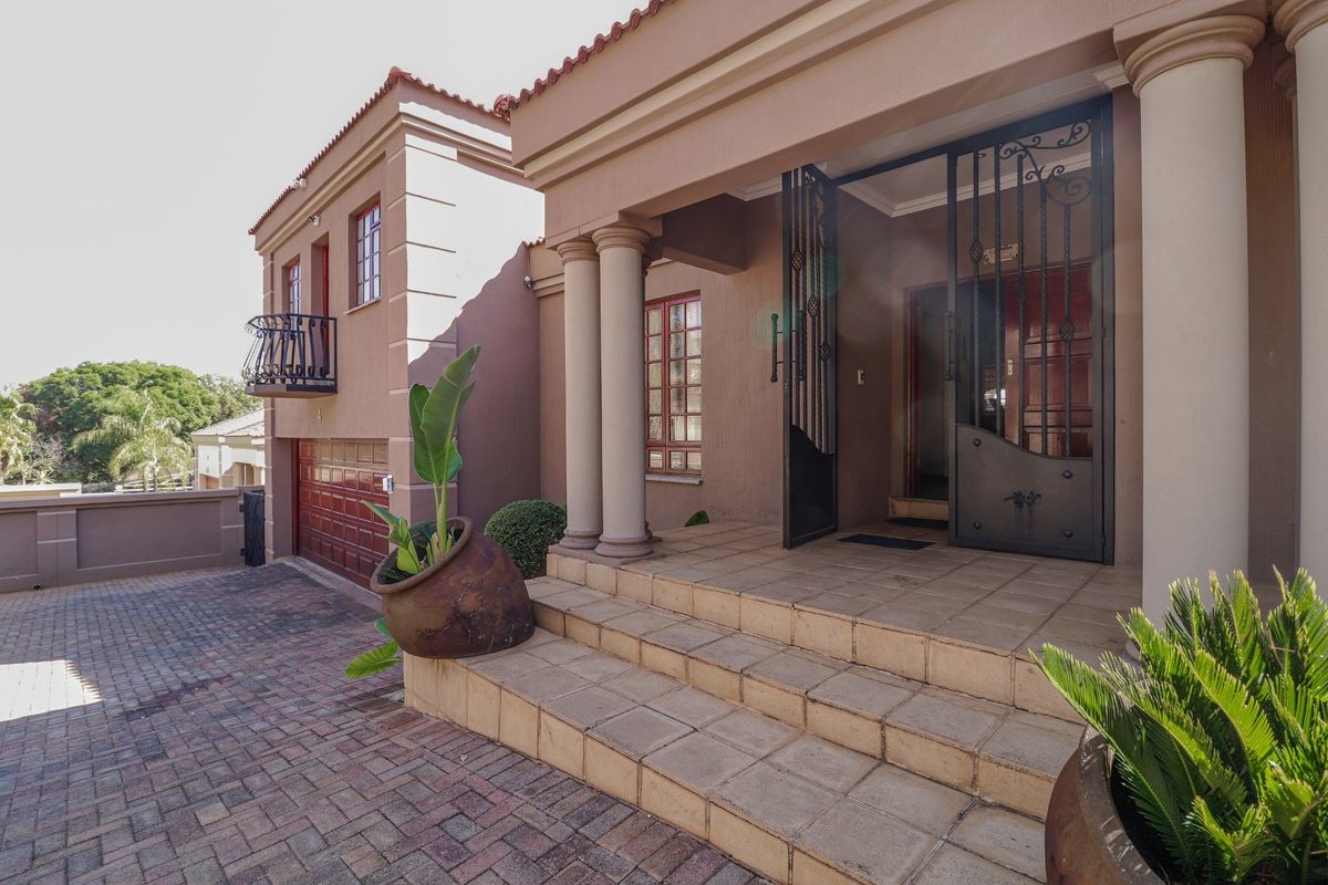 Welcome to luxury living in the prestigious Wilkoppies area - Photo 3