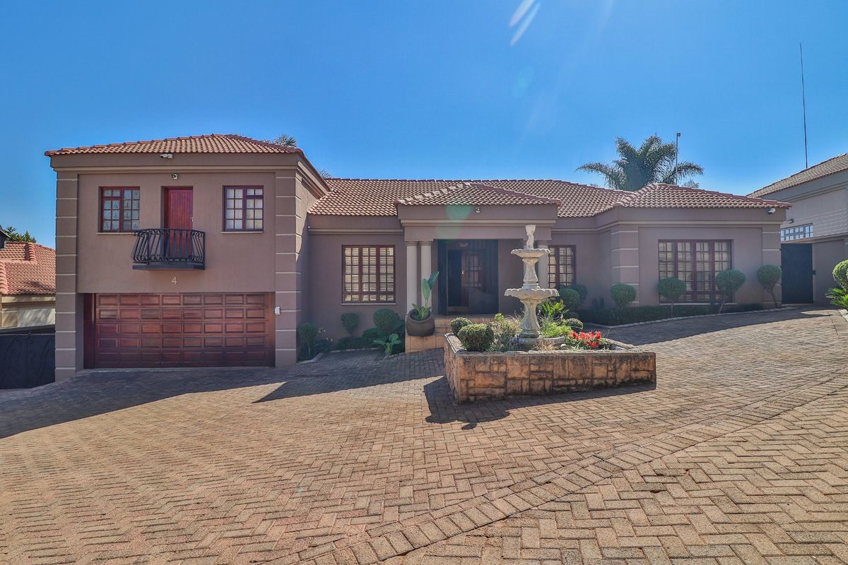 Welcome to luxury living in the prestigious Wilkoppies area - Photo 2