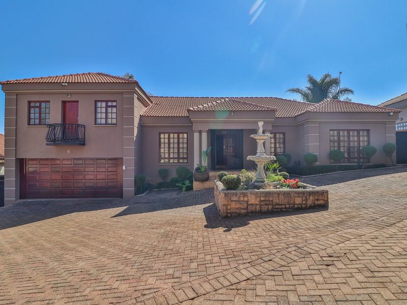 Welcome to luxury living in the prestigious Wilkoppies area - Photo 2