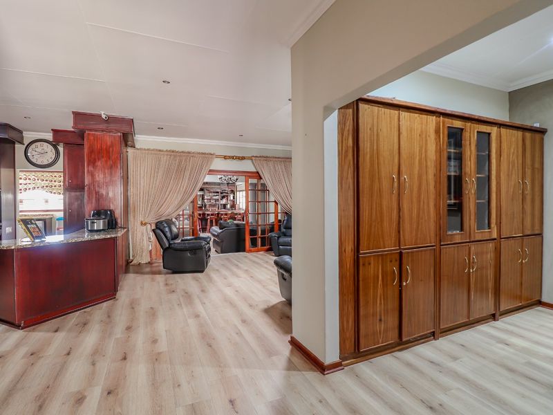 Welcome to luxury living in the prestigious Wilkoppies area - Photo 4