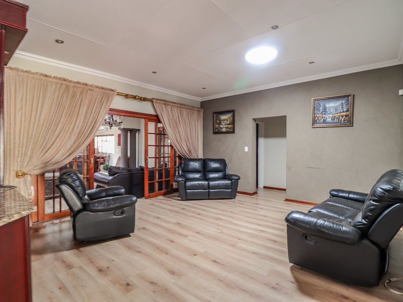 Welcome to luxury living in the prestigious Wilkoppies area - Photo 8