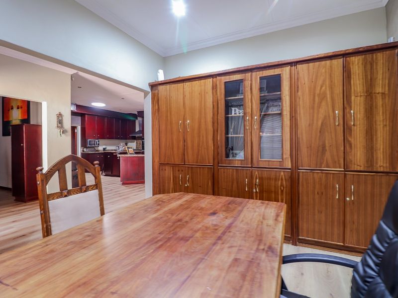 Welcome to luxury living in the prestigious Wilkoppies area - Photo 6