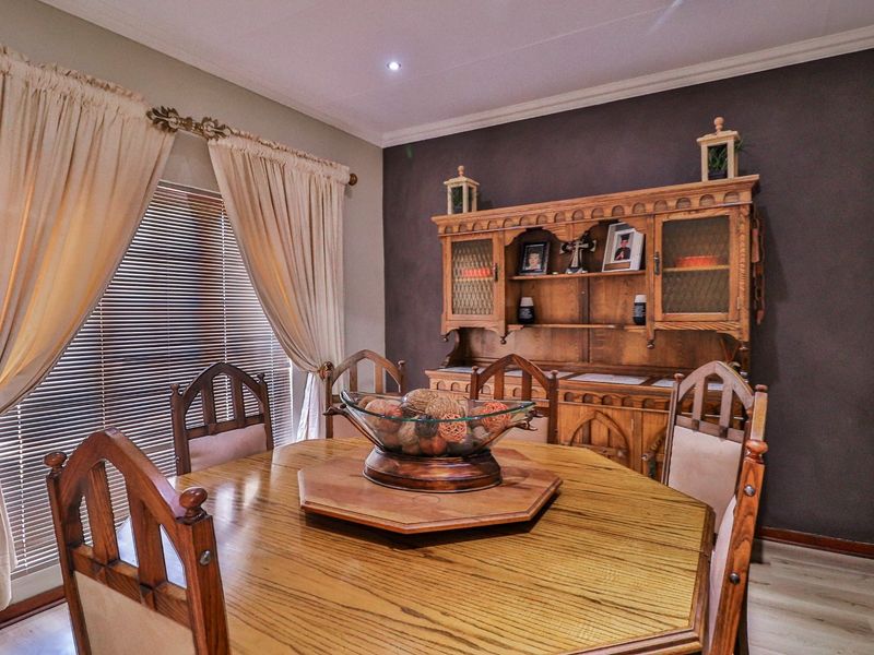 Welcome to luxury living in the prestigious Wilkoppies area - Photo 7