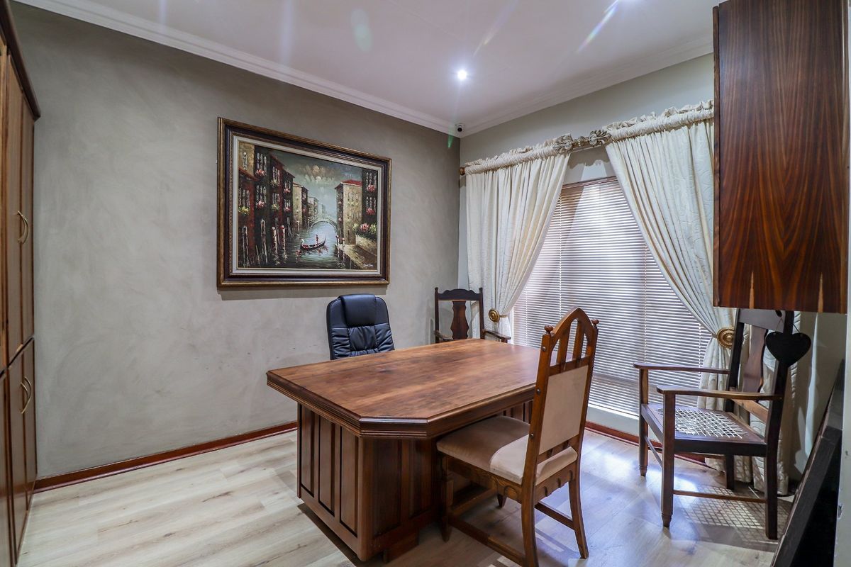 Welcome to luxury living in the prestigious Wilkoppies area - Photo 5