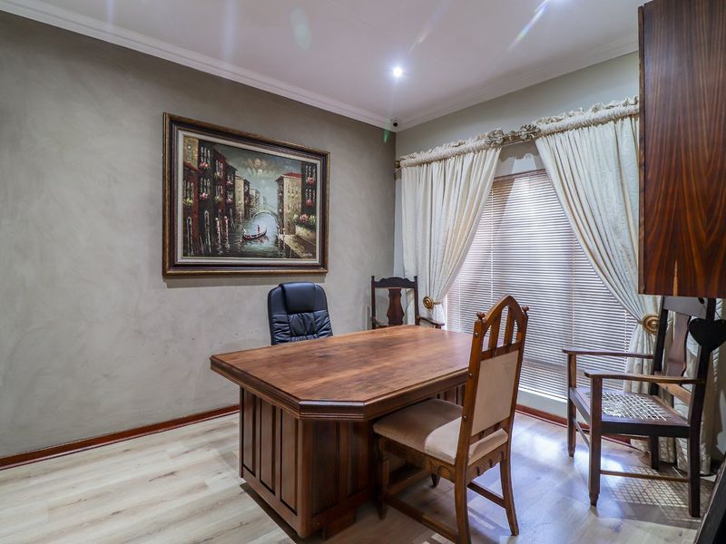 Welcome to luxury living in the prestigious Wilkoppies area - Photo 5