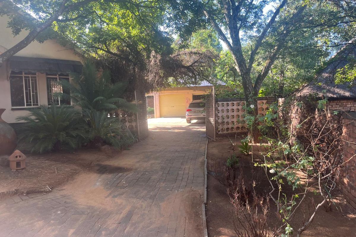 Stunning Family Home for Sale in Wilkoppies! ?? - Photo 2