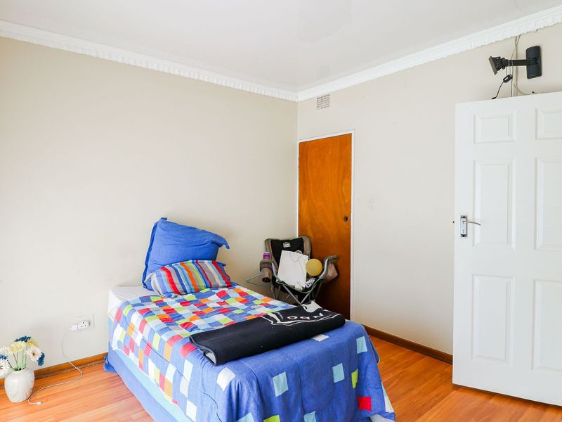 Fully renovated 5-bedroom home  - Photo 10