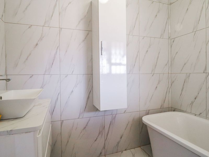 Fully renovated 5-bedroom home  - Photo 7