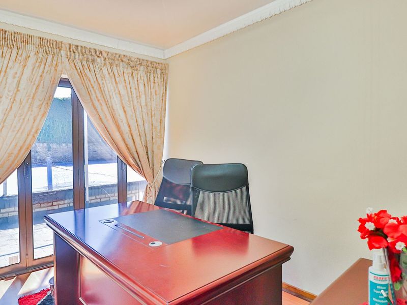 Fully renovated 5-bedroom home  - Photo 6