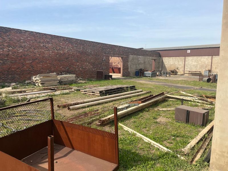 Prime Industrial Investment Opportunity in Uraniaville – 7494m2 Stand with High Rental Potential - Photo 10