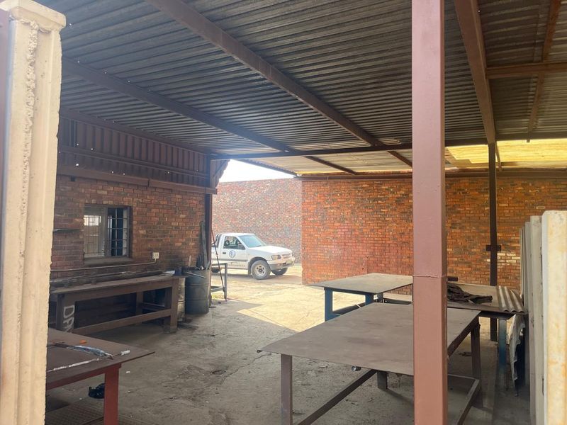 Prime Industrial Investment Opportunity in Uraniaville – 7494m2 Stand with High Rental Potential - Photo 8