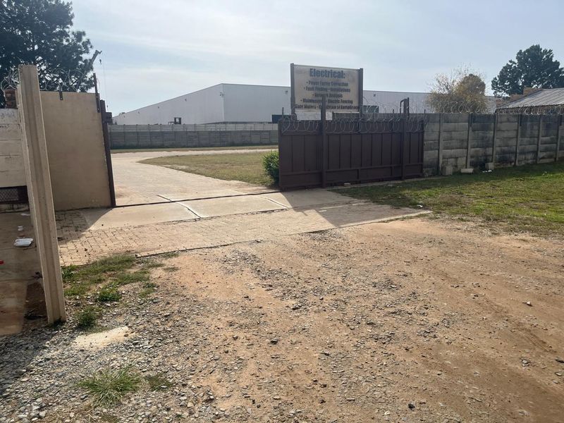 Prime Industrial Investment Opportunity in Uraniaville – 7494m2 Stand with High Rental Potential - Photo 1