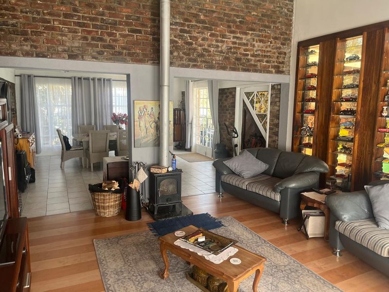 Spacious Family Living in Prime Wilkoppies Location! - Photo 3