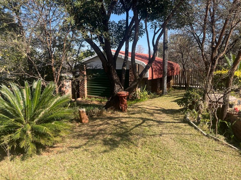 Spacious Family Living in Prime Wilkoppies Location! - Photo 2