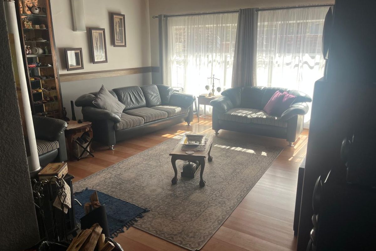 Spacious Family Living in Prime Wilkoppies Location! - Photo 4