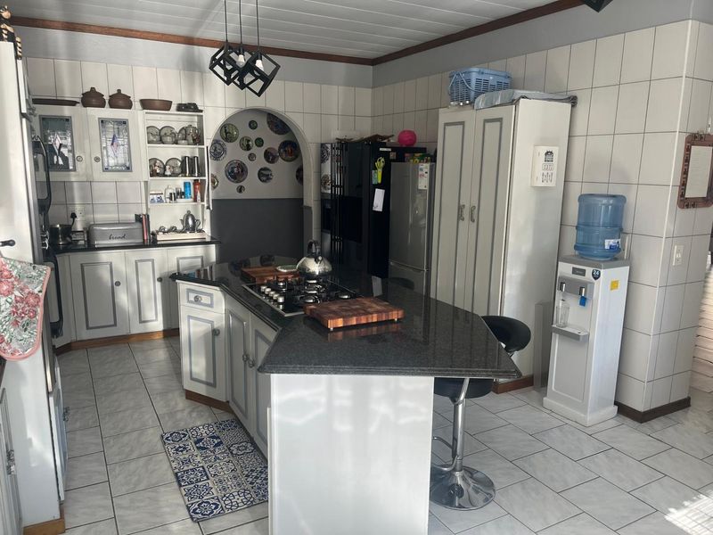 Spacious Family Living in Prime Wilkoppies Location! - Photo 8