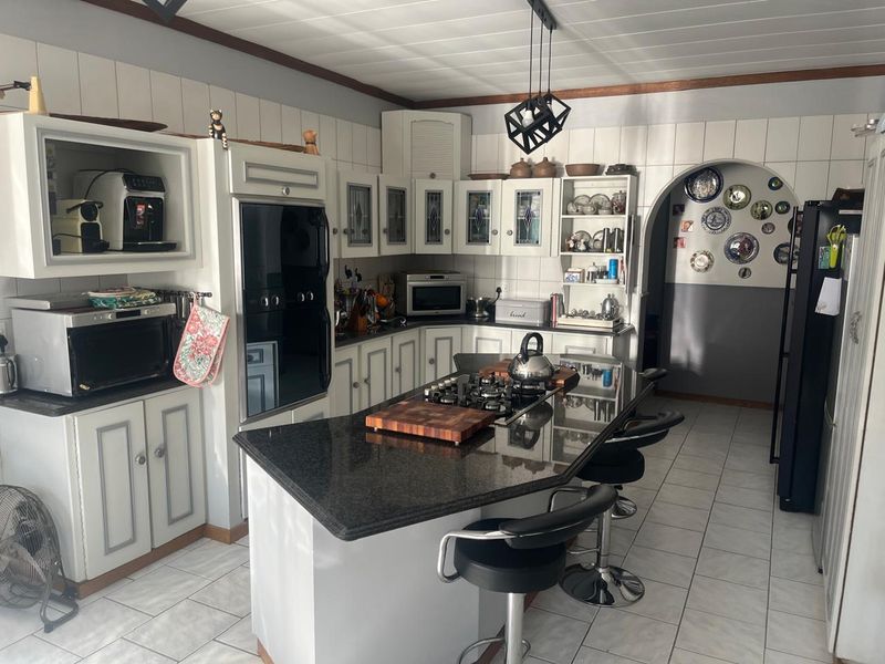 Spacious Family Living in Prime Wilkoppies Location! - Photo 6