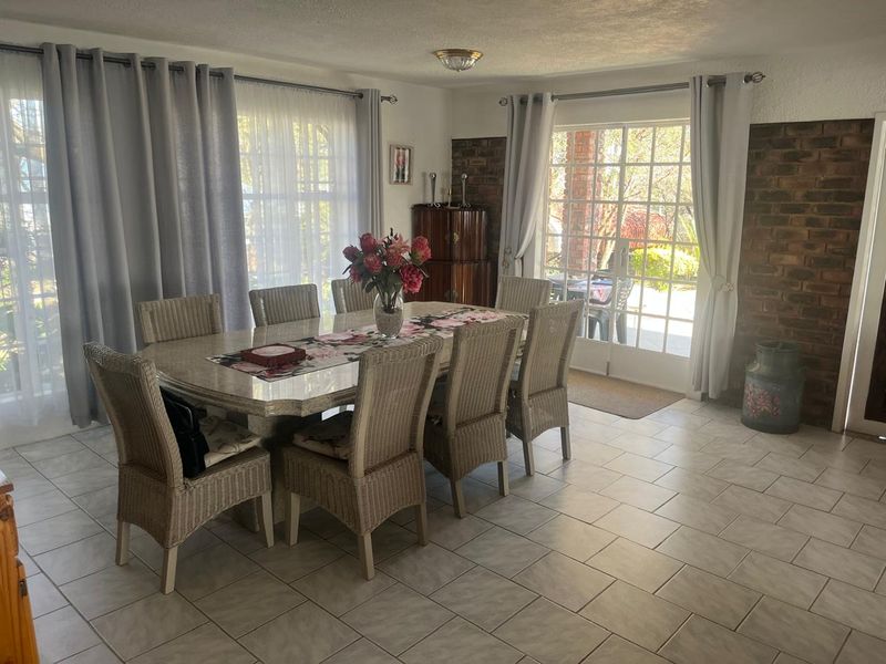 Spacious Family Living in Prime Wilkoppies Location! - Photo 5