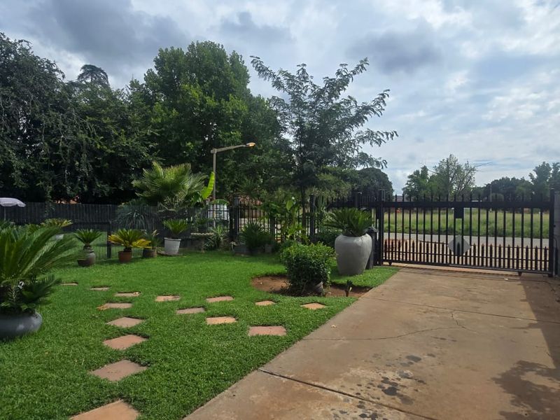 Starter Home with lots of potential.  - Photo 5