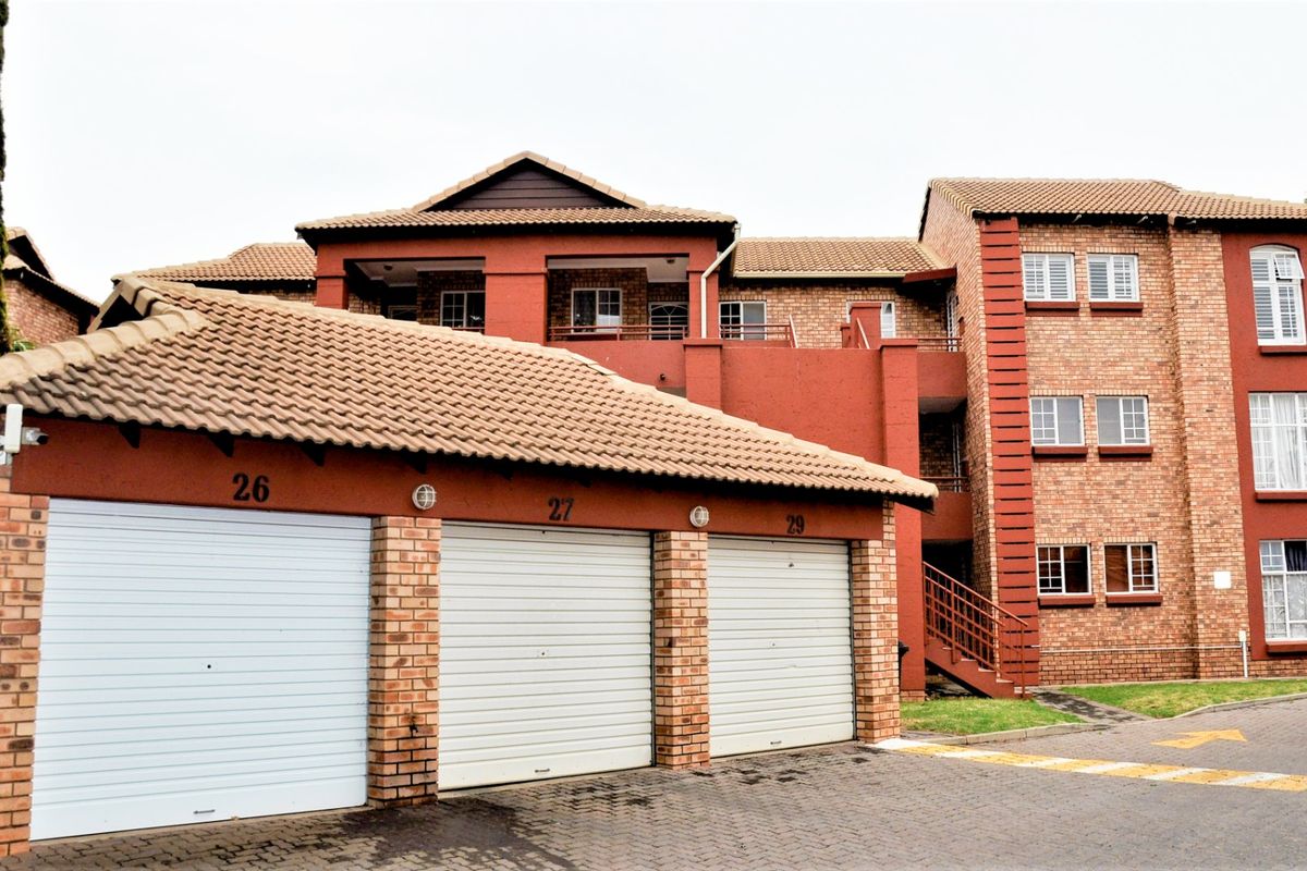 Stunning 2-Bedroom Apartment on the first floor For Sale in The Oval Complex in Die Hoewes Centurion - Photo 2