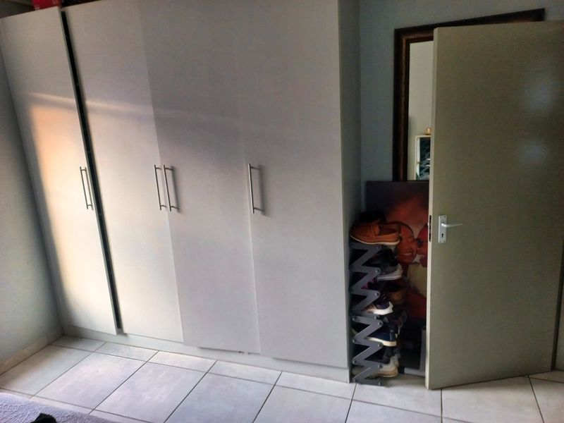 The Views: An Urban Oasis with All the Trimmings: 2 bedroom and  bathrooms  - Photo 10