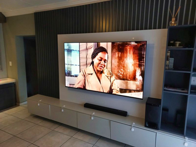 The Views: An Urban Oasis with All the Trimmings: 2 bedroom and  bathrooms  - Photo 6