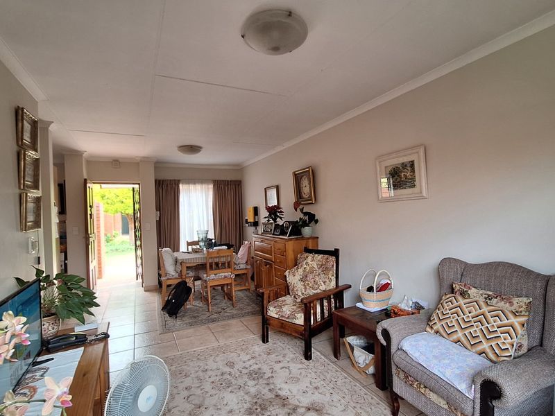 2 Bedroom 1 Bathroom Simplex Cluster Retirement village! - Photo 3