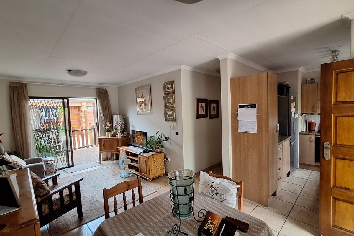 2 Bedroom 1 Bathroom Simplex Cluster Retirement village! - Photo 4