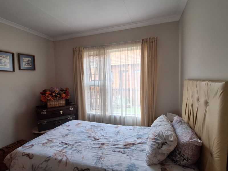 2 Bedroom 1 Bathroom Simplex Cluster Retirement village! - Photo 10