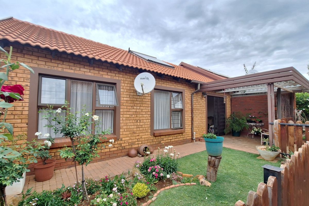 2 Bedroom 1 Bathroom Simplex Cluster Retirement village! - Photo 2