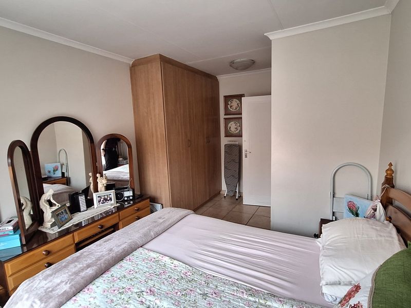 2 Bedroom 1 Bathroom Simplex Cluster Retirement village! - Photo 9