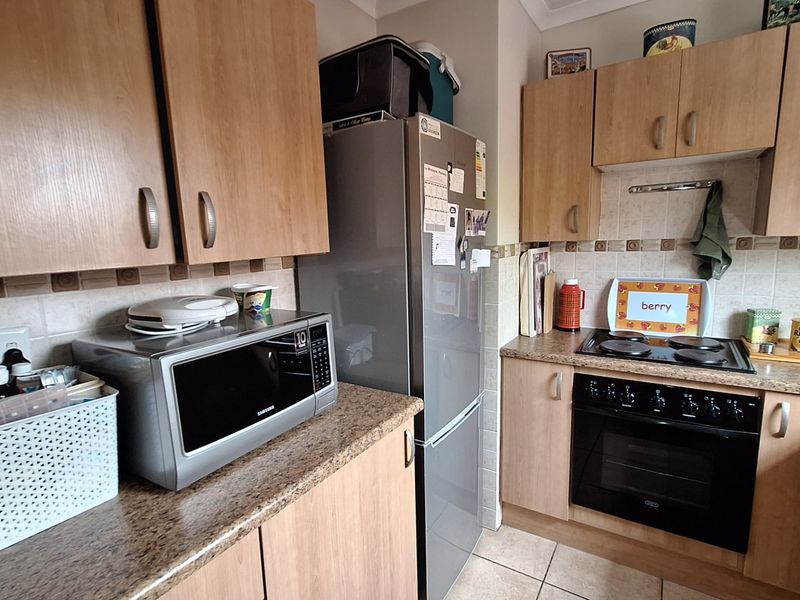 2 Bedroom 1 Bathroom Simplex Cluster Retirement village! - Photo 7