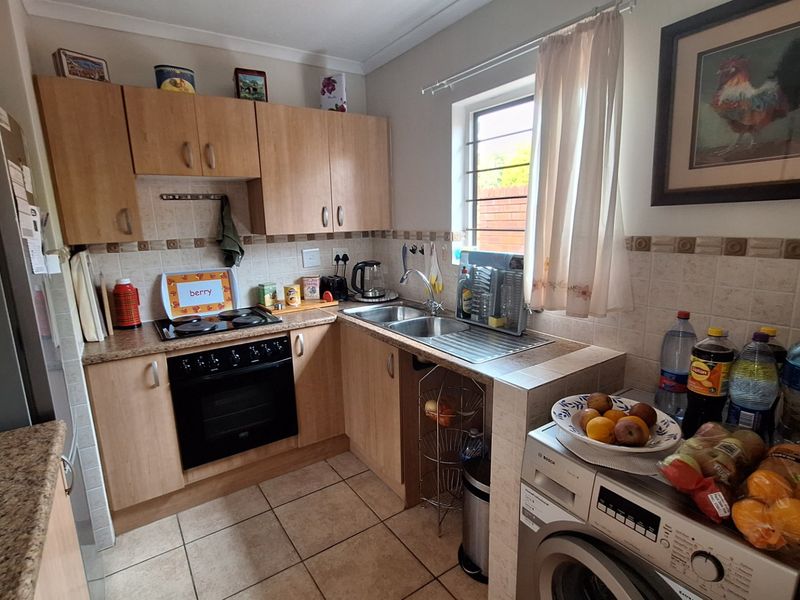 2 Bedroom 1 Bathroom Simplex Cluster Retirement village! - Photo 6