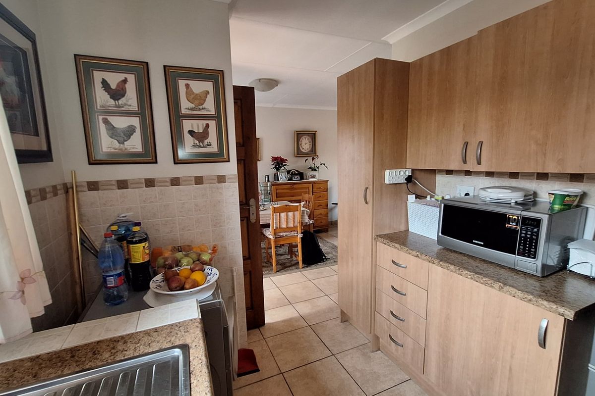 2 Bedroom 1 Bathroom Simplex Cluster Retirement village! - Photo 5