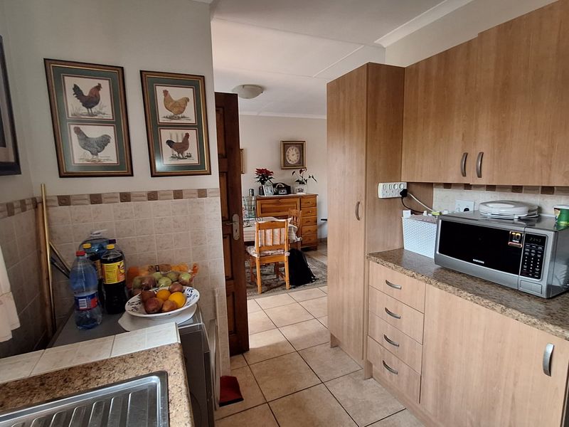 2 Bedroom 1 Bathroom Simplex Cluster Retirement village! - Photo 5