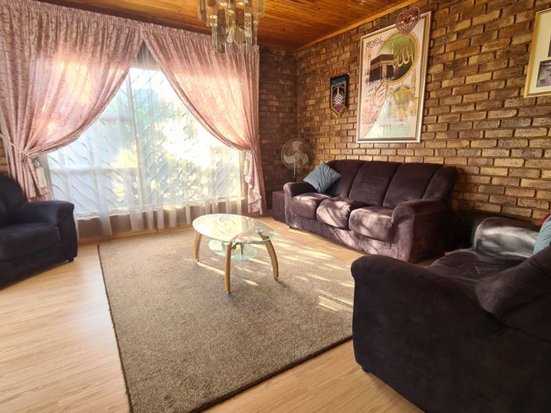 Beautiful Face Brick Home for Sale in Laudium - Photo 4