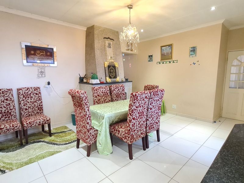 Beautiful Face Brick Home for Sale in Laudium - Photo 9