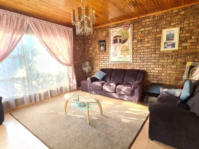 Beautiful Face Brick Home for Sale in Laudium - Photo 6