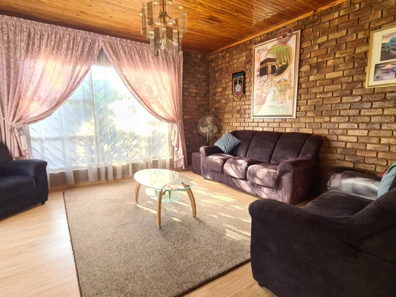 Beautiful Face Brick Home for Sale in Laudium - Photo 5