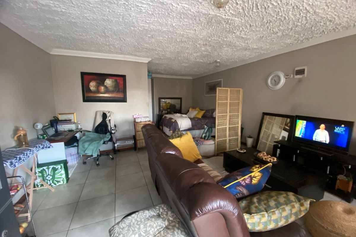 Commercial Property in Silverton - Photo 3