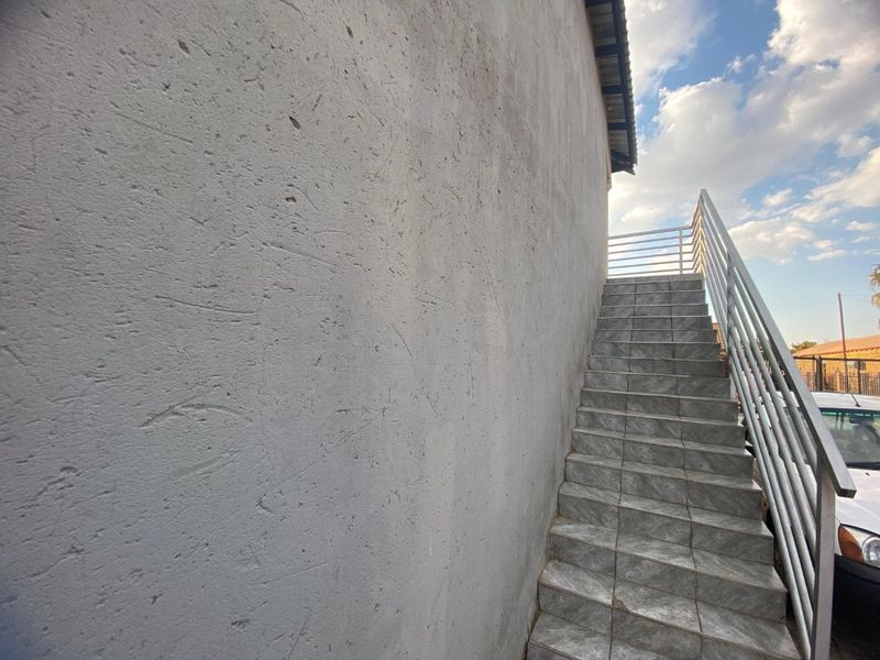 Commercial Property in Silverton - Photo 6