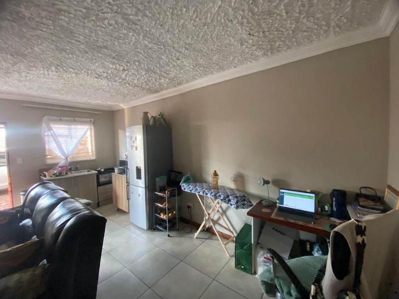 Commercial Property in Silverton - Photo 4