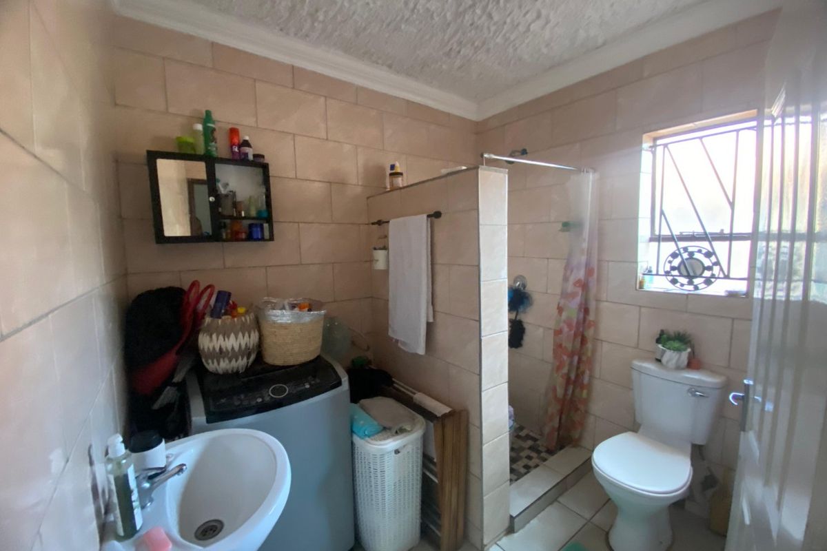 Commercial Property in Silverton - Photo 5