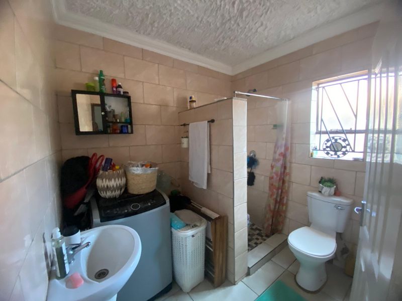 Commercial Property in Silverton - Photo 5