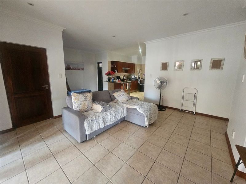 Cozy and Functional Home - Photo 2