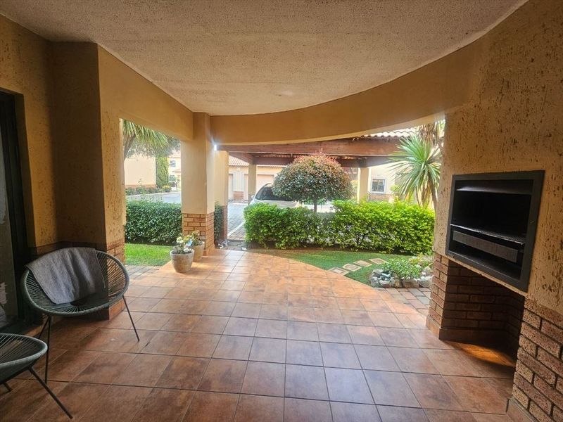 Cozy and Functional Home - Photo 3