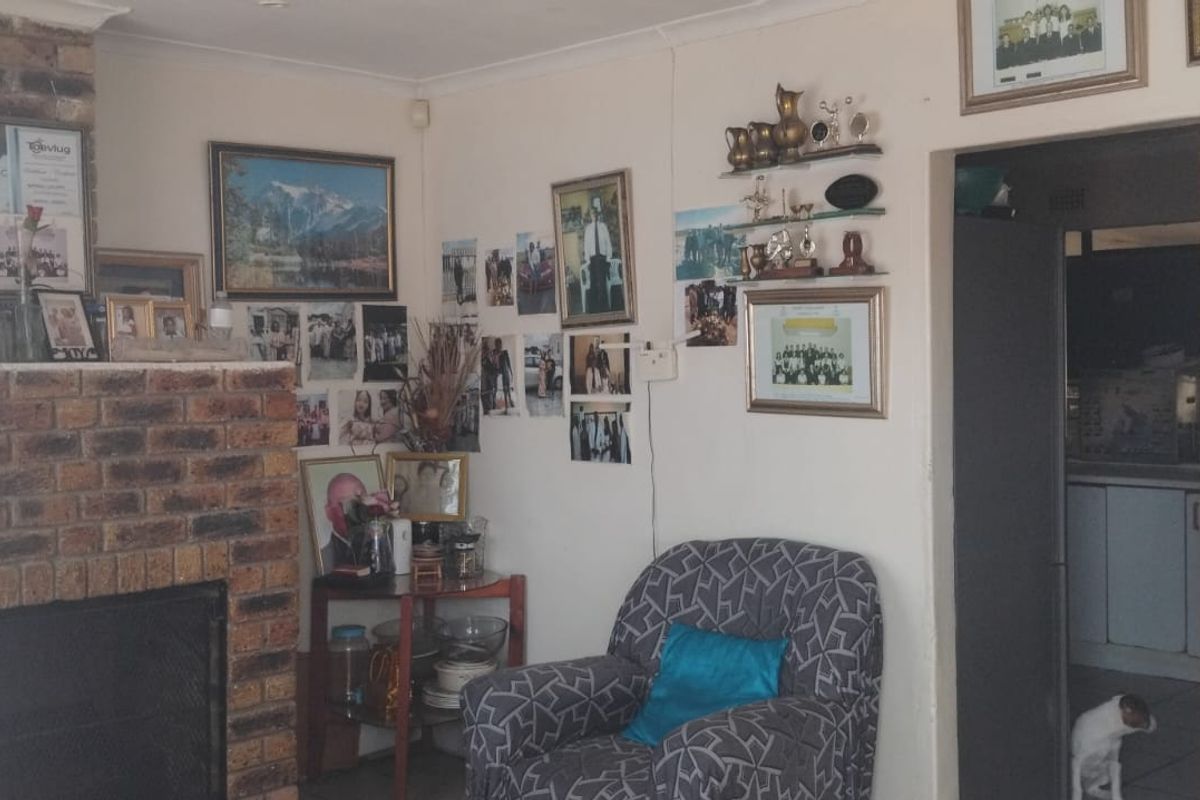 Charming 3-Bedroom Family Home with Granny Flat in Tranquil Neighborhood - Photo 4