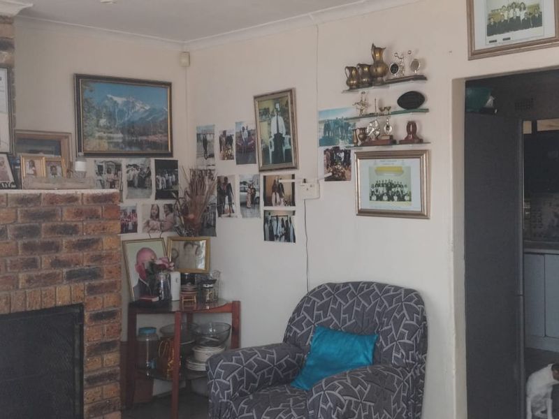 Charming 3-Bedroom Family Home with Granny Flat in Tranquil Neighborhood - Photo 4