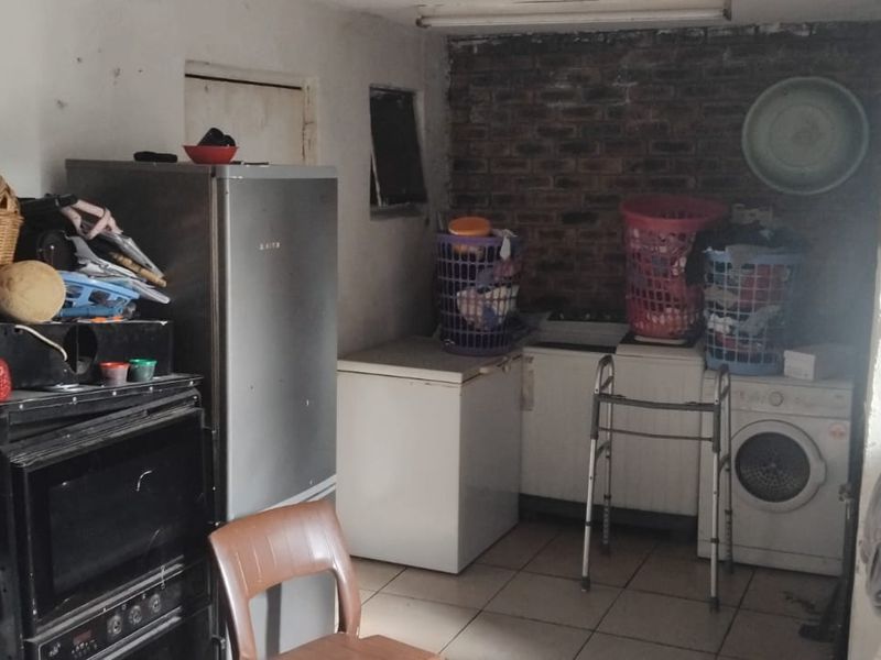 Charming 3-Bedroom Family Home with Granny Flat in Tranquil Neighborhood - Photo 7